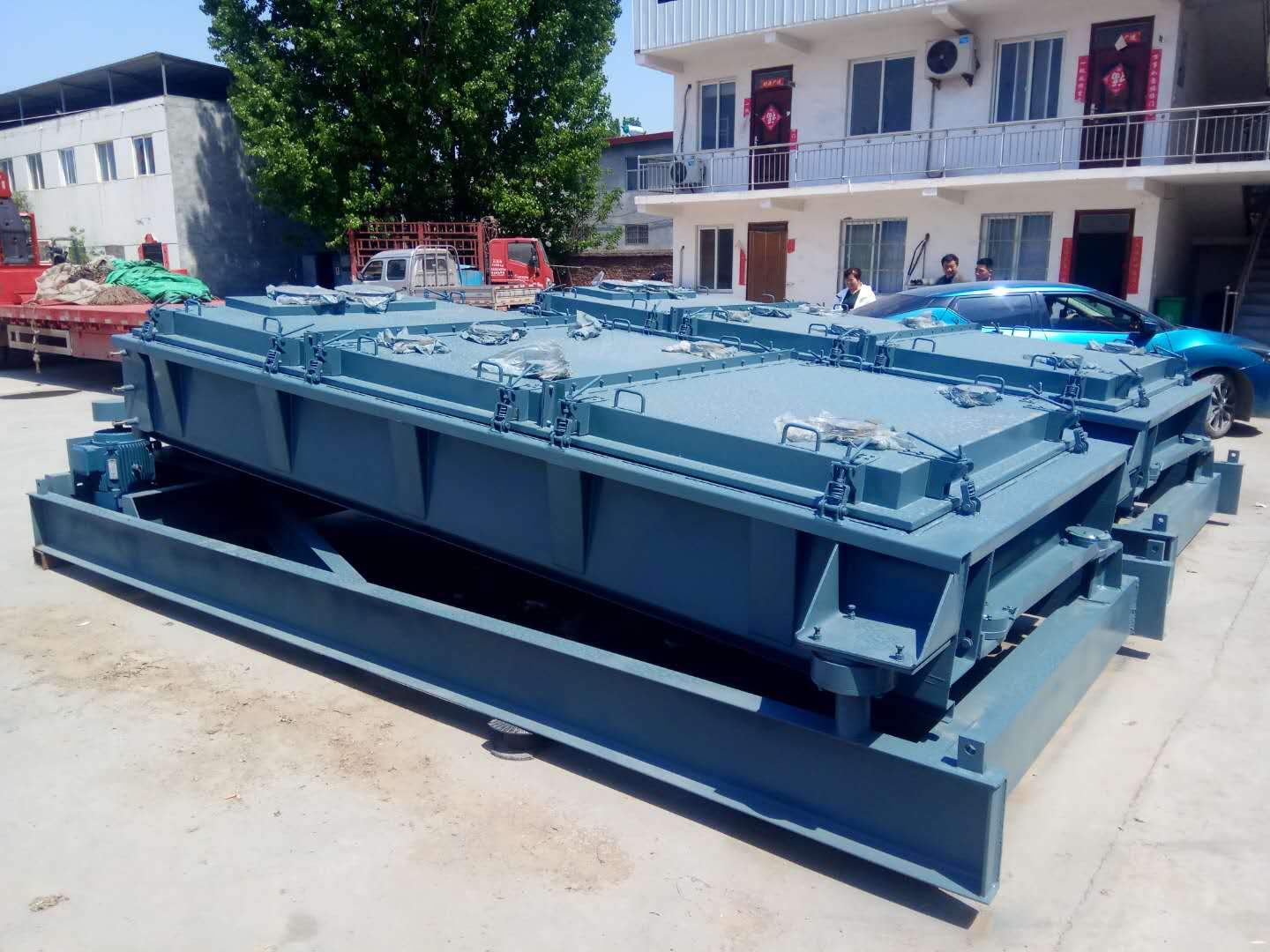 平面回轉(zhuǎn)篩在物料分級進(jìn)行篩分時出現(xiàn)振動異常的原因??